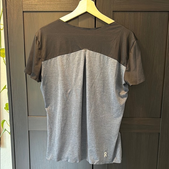 On Running Performance T, Black and Gray, L - Picture 2 of 5